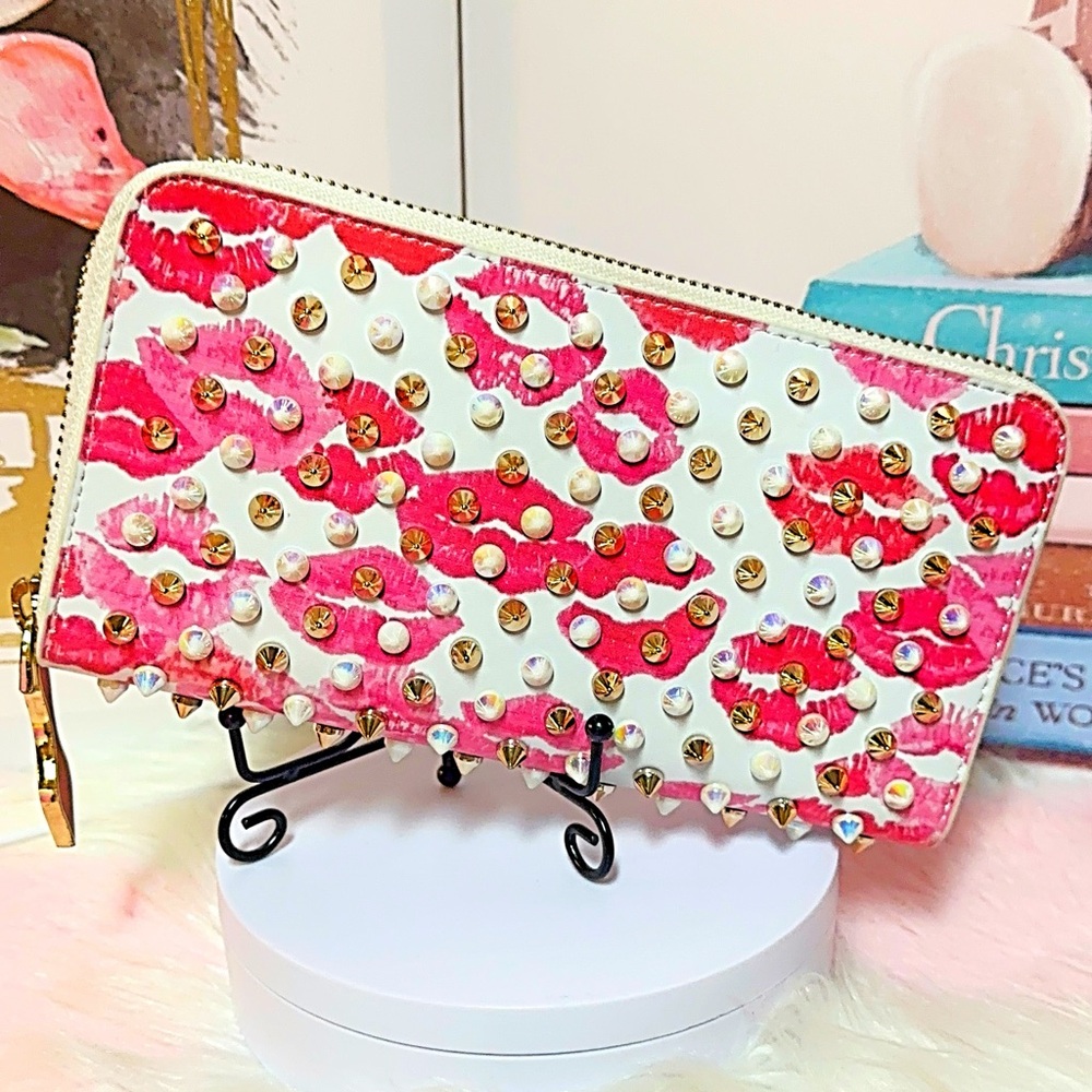 Christian Louboutin Long Wallet  White Leather